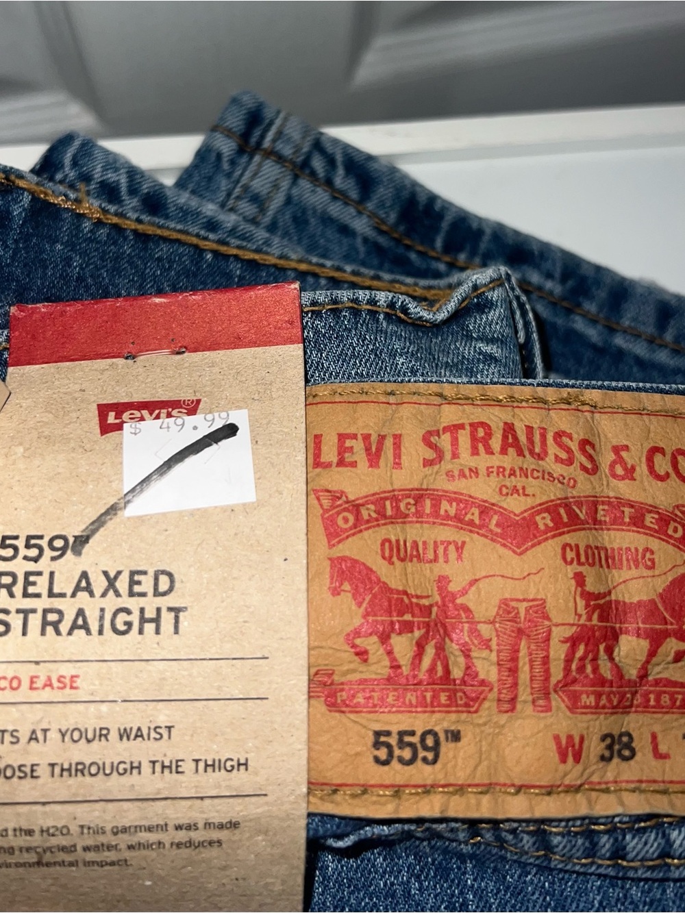 Levi's 559 Relaxed Straight Jeans in Blue with Tan Patch 38x32 - Picture 3 of 4
